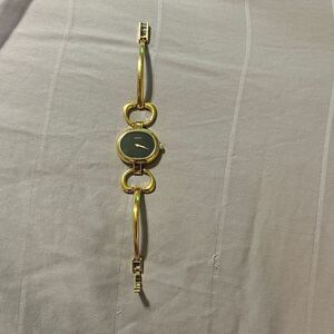 100% Authentic Gucci 1600 Watch Gold Tone Women’s Vintage Swiss Made